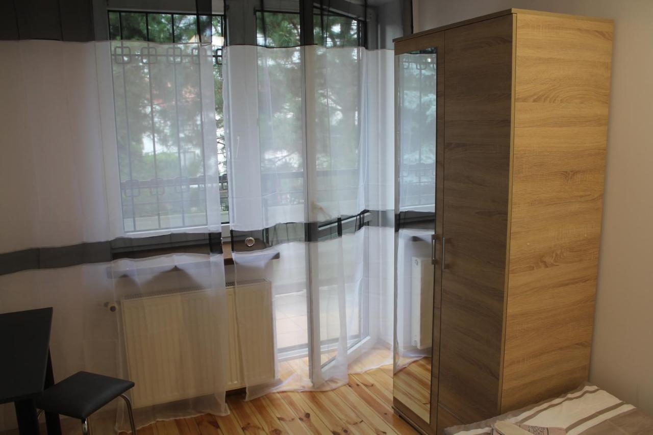 Saska Ochota Forest Guest House Warszawa Exteriör bild